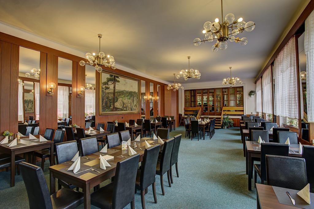 Parkhotel Skalni Mesto Їчін Екстер'єр фото